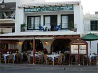 Fachada marítima del Restaurante Es Port de Fornells - Menorca